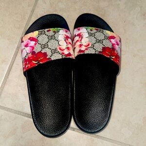 Women Pink GG Blooms Gucci Slides